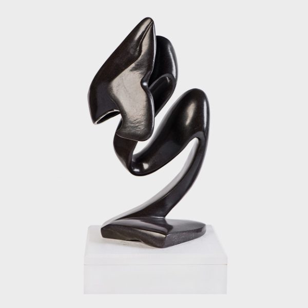 Abstrakte "Up up and away" Skulptur aus schwarzem Springstone vom Bildhauer Collern Kotokwa