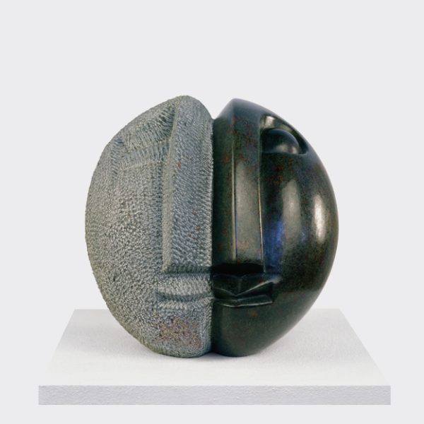Abstrakte "Night and Day" Skulptur aus schwarzem Serpentin vom Bildhauer Hebaron Zvabata