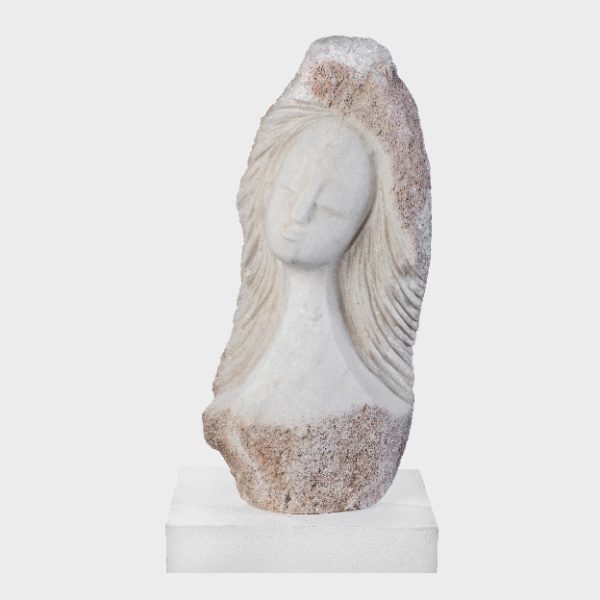 Büste einer scheuen Frau aus weißem Marmor vom Bildhauer Bernard Sakarombe