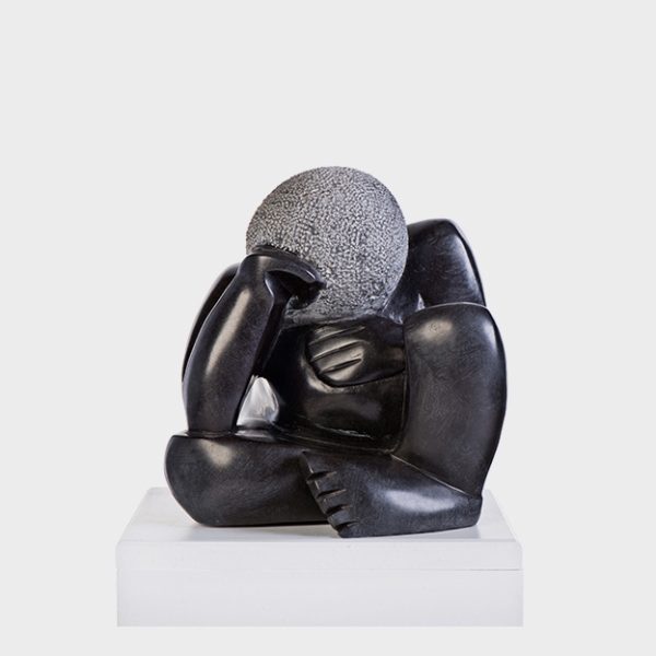 Skulptur eines Jungens aus schwarzem Springstone vom Bildhauer Tembo Kapenda
